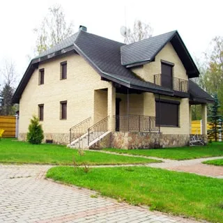 Современный коттедж 313 кв.м на 17 сотках ИЖС в городском поселке Рощино (Ленинградская область, Выборгский район) продается. Фасад дома