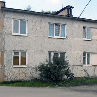 Двухкомнатная квартира 44 кв.м в деревне Почап на Солнечной улице (Ленинградская область, Лужский район) продается. Фасад дома