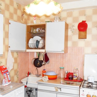 Двухкомнатная квартира 44 кв.м в деревне Почап на Солнечной улице (Ленинградская область, Лужский район) продается. Кухня 6.6 кв.м, плита - газовая
