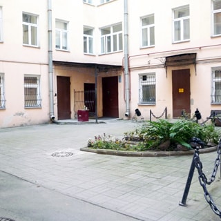 Двухкомнатная квартира 57 кв.м в Дерптском переулке (Адмиралтейский, МО‑6, Екатерингофский) продается. Вход - со двора, домофон, металлическая дверь