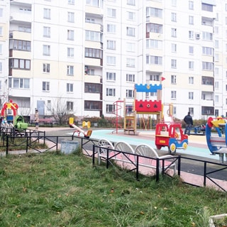 Трехкомнатная квартира 90 кв.м на Комендантском проспекте (Приморский, МО‑69, Юнтолово) продается. Большой двор, детская площадка