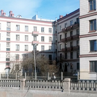 Двухкомнатная квартира 45 кв.м на канале Грибоедова (Адмиралтейский, МО‑3) продается. Фасад дома