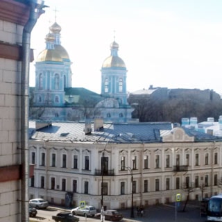 Двухкомнатная квартира 45 кв.м на канале Грибоедова (Адмиралтейский, МО-3) продается. Вид из окон на Никольский собор