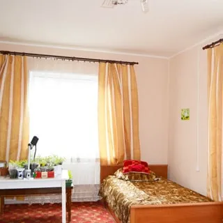 Жилой дом 120 кв.м на участке 15 соток ИЖС в городе Сланцы продается. Спальня